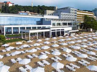 Отель Grifid Encanto Beach Hotel - Wellness & Spa Золотые Пески Двухместный номер с 2 отдельными кроватями и видом на море (для 3 взрослых)-4